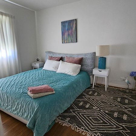 This Fabulous, Single-Level 3 Plus 1 Small Room With Folding Sofa Home Оукланд Екстериор снимка