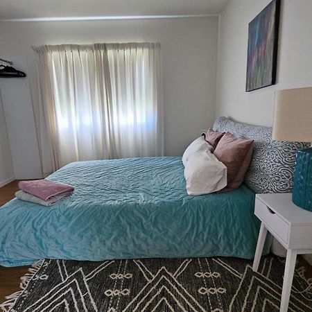 This Fabulous, Single-Level 3 Plus 1 Small Room With Folding Sofa Home Оукланд Екстериор снимка