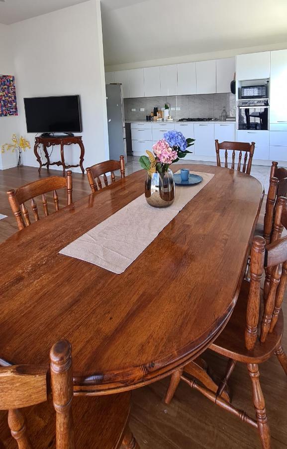 This Fabulous, Single-Level 3 Plus 1 Small Room With Folding Sofa Home Оукланд Екстериор снимка