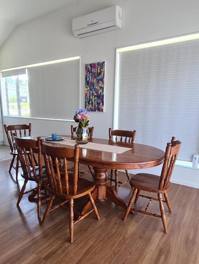 This Fabulous, Single-Level 3 Plus 1 Small Room With Folding Sofa Home Оукланд Екстериор снимка